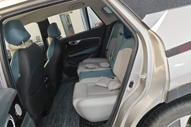 Used AION V 2023 Plus 70 Super Fast Charging Version Ternary Lithium Left Rear Seat