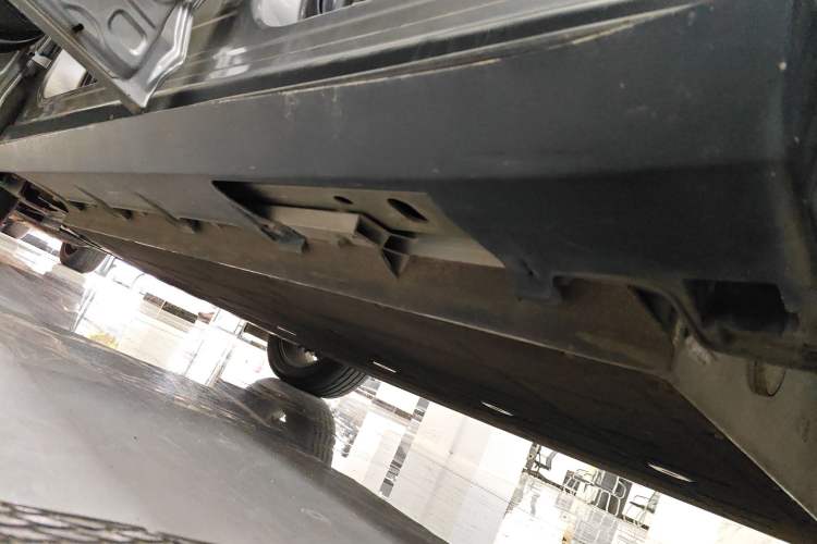 Used AION V 2023 Plus 70 Super Fast Charging Version Ternary Lithium Left Side Sill