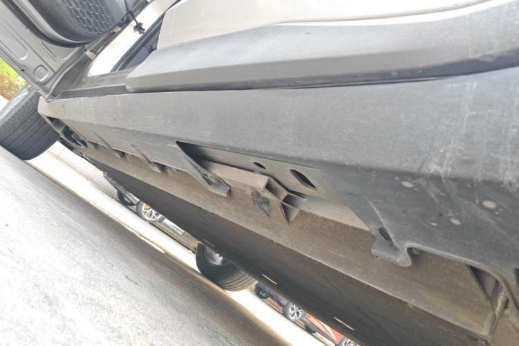 Used AION V 2023 Plus 70 Super Fast Charging Version Ternary Lithium Left Side Sill