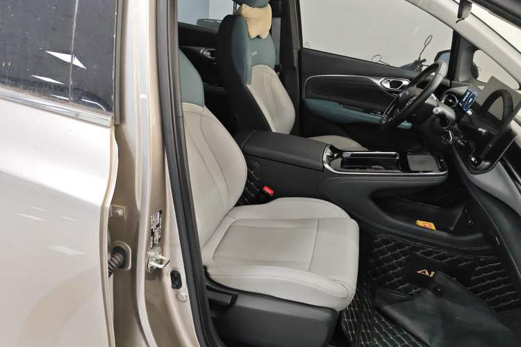 Used AION V 2023 Plus 70 Super Fast Charging Version Ternary Lithium Right Front Seat
