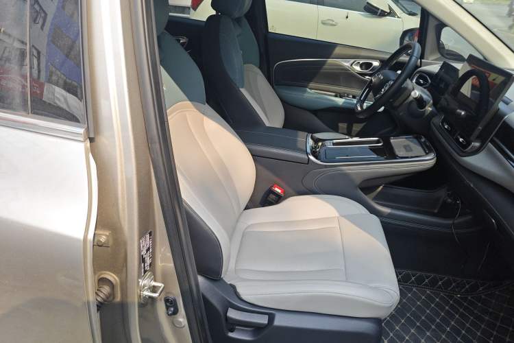 Used AION V 2023 Plus 70 Super Fast Charging Version Ternary Lithium Right Front Seat