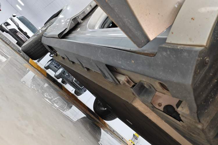 Used AION V 2023 Plus 70 Super Fast Charging Version Ternary Lithium Right Side Sill