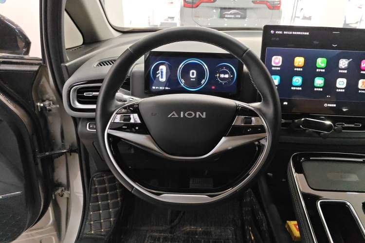 Used AION V 2023 Plus 70 Super Fast Charging Version Ternary Lithium Steering Wheel