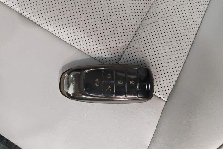 Used AION V 2023 Plus 70 Super Fast Charging Version Ternary Lithium Vehicle Key