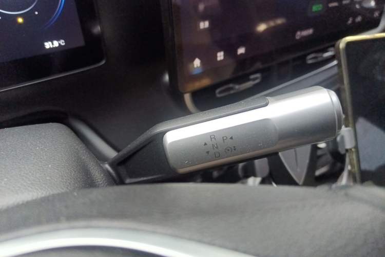 Used AION V 2023 Plus 70 Smart Tech Edition Lithium Iron Phosphate Gear Lever