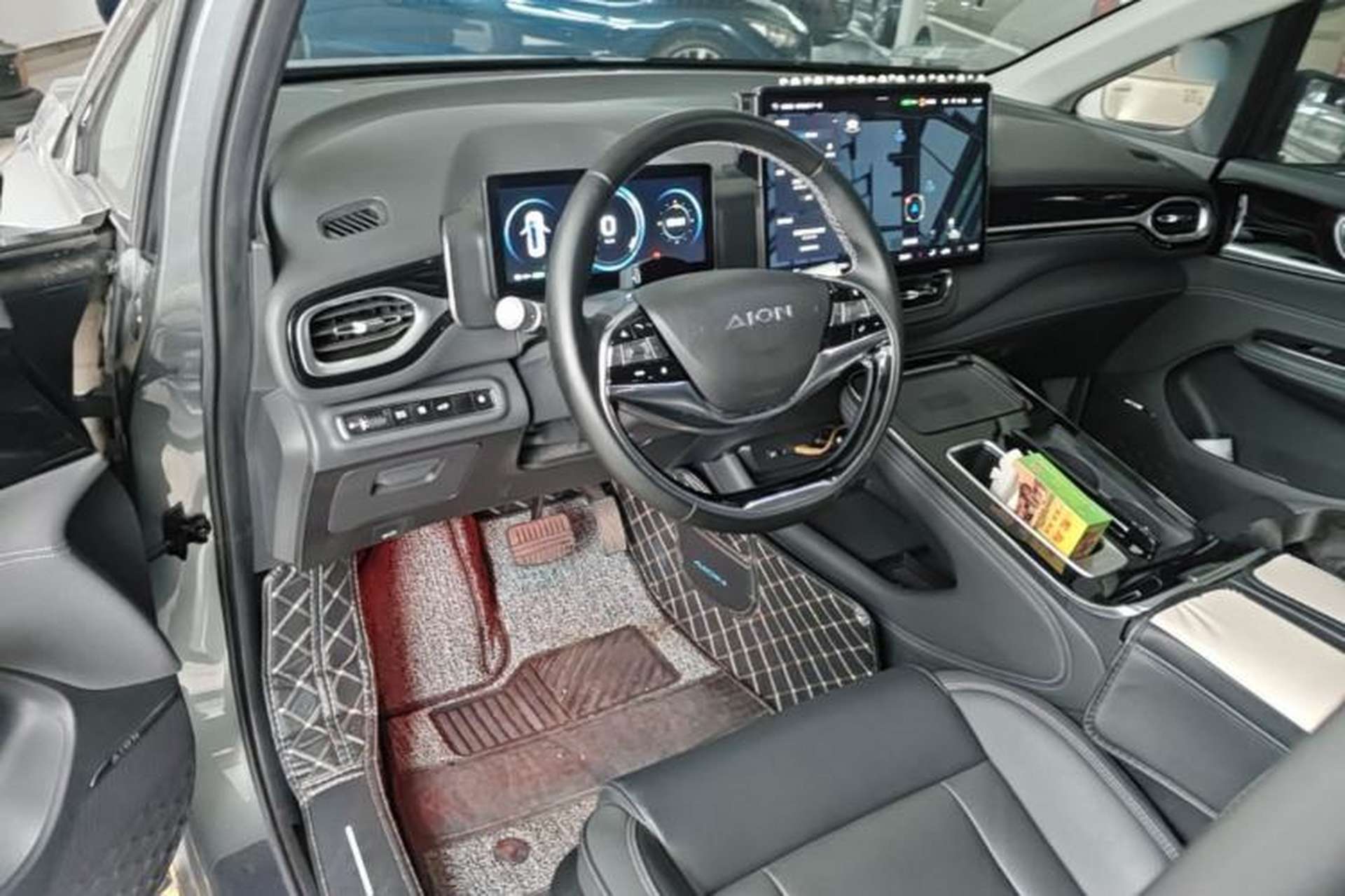 Used AION V 2023 Plus 70 Smart Enjoyment Seven-Seater Edition Ternary Lithium Center Console