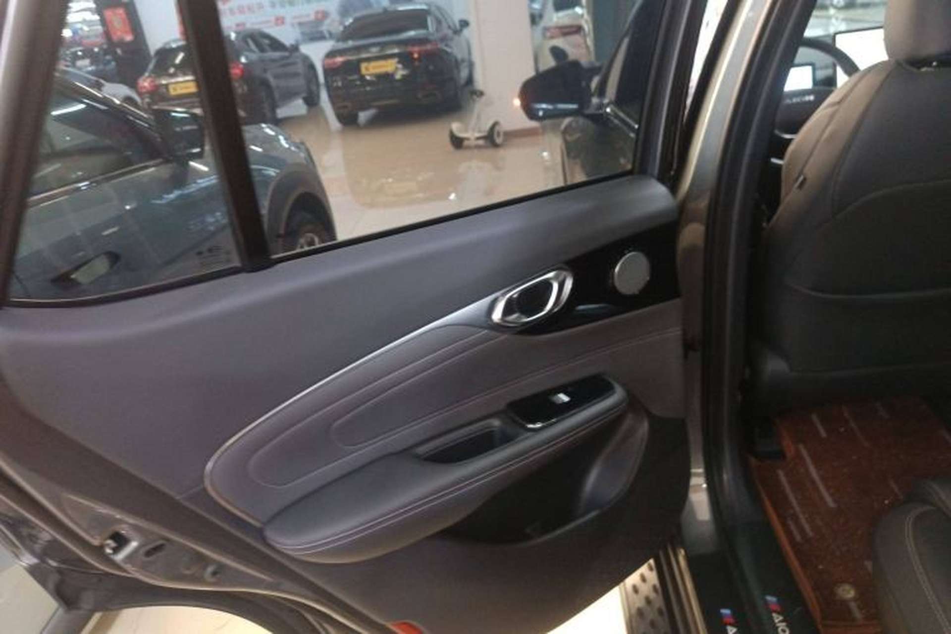 Used AION V 2023 Plus 70 Smart Edition Lithium Iron Phosphate Interior 8