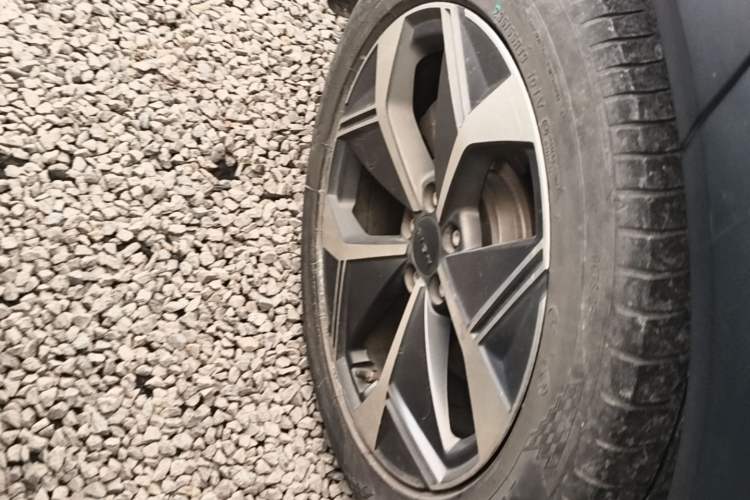 Used AION V 2023 Plus 70 Smart Edition Ternary Lithium Right Rear Wheel Hub