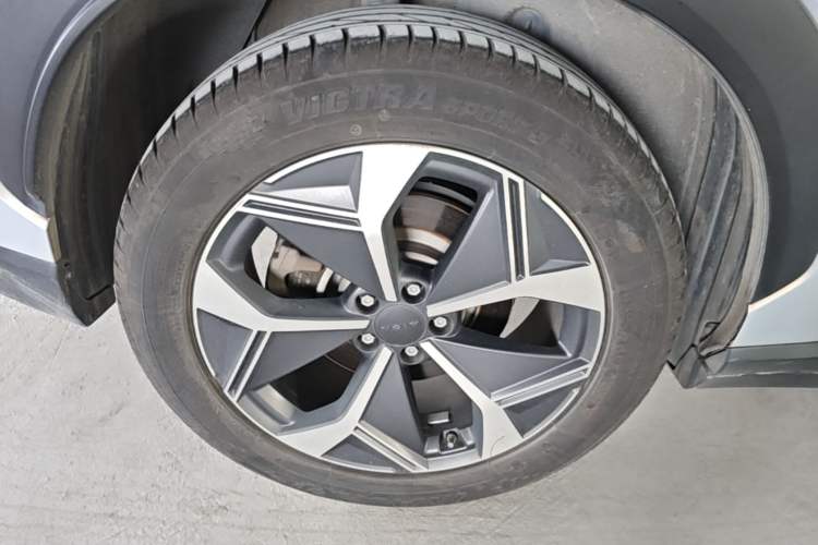Used AION V 2023 Plus 70 Smart Tech Edition Lithium Iron Phosphate Right Rear Wheel Hub