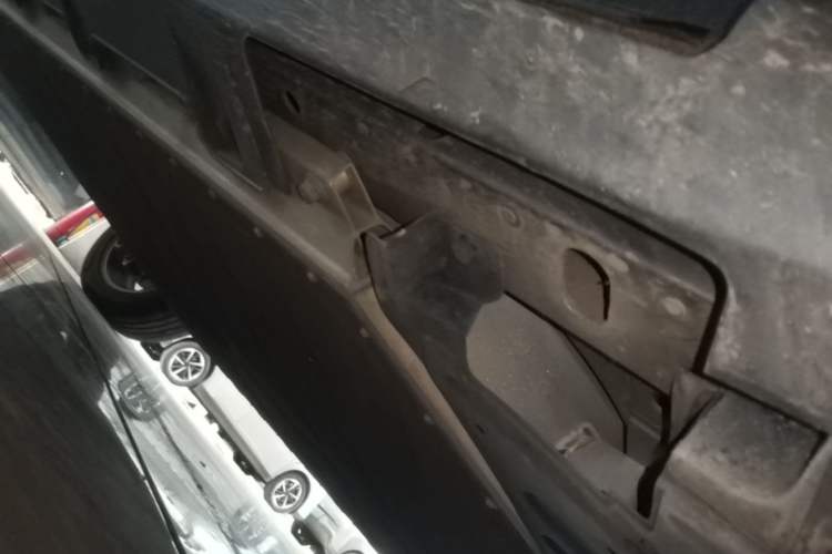 Used AION V 2023 Plus 70 Smart Edition Lithium Iron Phosphate Right Side Sill