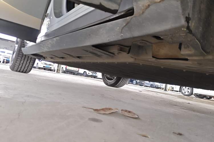 Used AION V 2023 Plus 70 Smart Tech Edition Lithium Iron Phosphate Right Side Sill