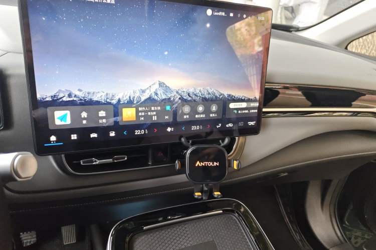 Used AION V 2023 Plus 70 Smart Enjoyment Seven-Seater Edition Ternary Lithium Audio And AC Panel