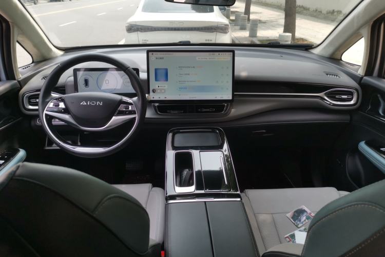 Used AION V 2023 Plus 70 Super Fast Charging Version Ternary Lithium Center Console