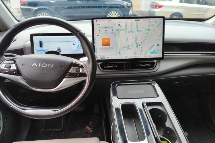 Used AION V 2023 Plus 80 Smart Enjoyment Seven-Seater Edition Ternary Lithium Center Console