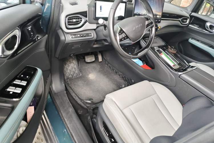 Used AION V 2023 Plus 70 Smart Enjoyment Seven-Seater Edition Ternary Lithium Driver Seat