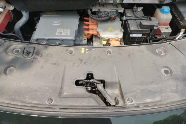 Used AION V 2023 Plus 70 Super Fast Charging Version Ternary Lithium Engine Bay