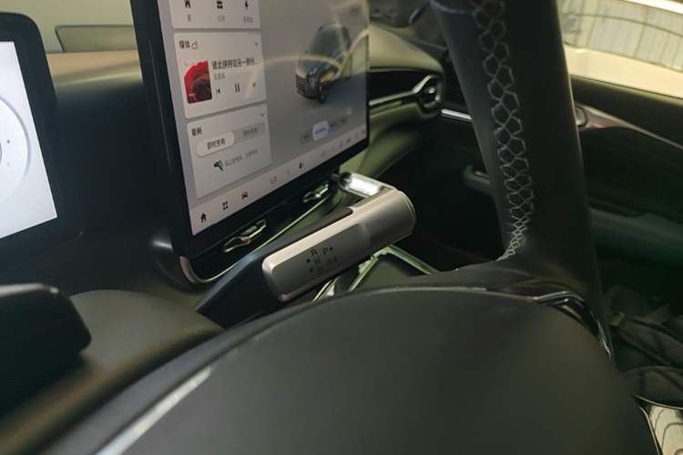 Used AION V 2023 Plus 70 Smart Enjoyment Seven-Seater Edition Ternary Lithium Gear Lever