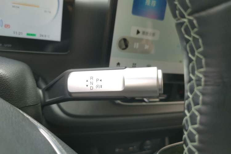 Used AION V 2023 Plus 70 Super Fast Charging Version Ternary Lithium Gear Lever