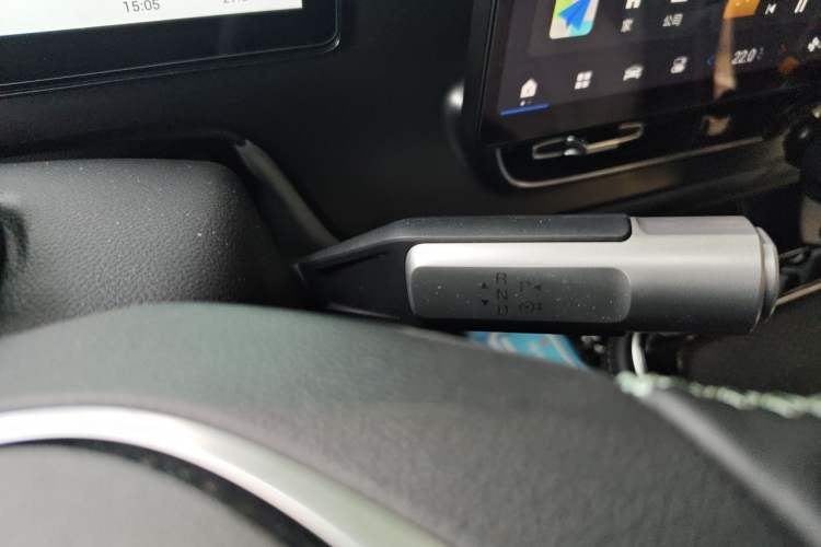 Used AION V 2023 Plus 70 Smart Enjoyment Seven-Seater Edition Ternary Lithium Gear Lever
