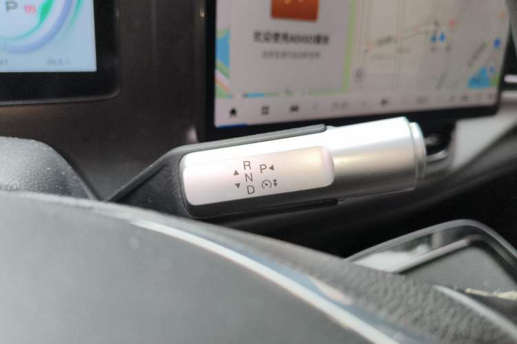 Used AION V 2023 Plus 80 Smart Enjoyment Seven-Seater Edition Ternary Lithium Gear Lever