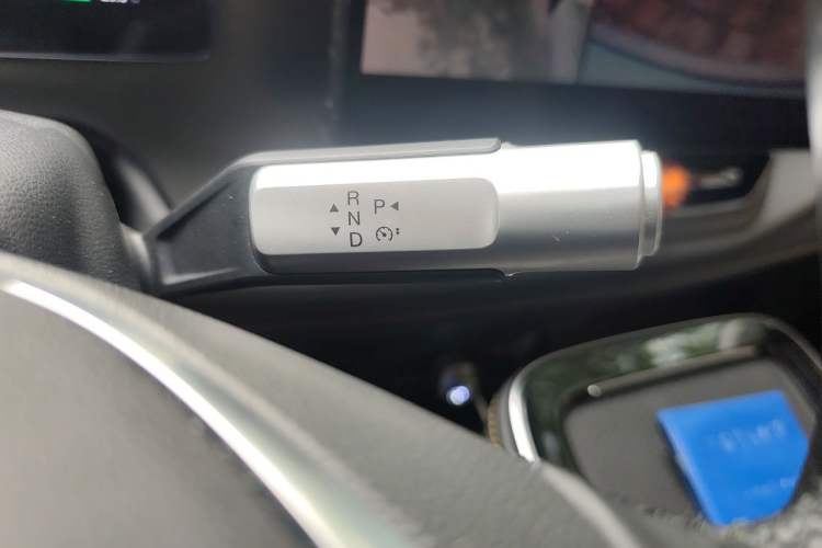 Used AION V 2023 Plus 70 Smart Tech Edition Lithium Iron Phosphate Gear Lever