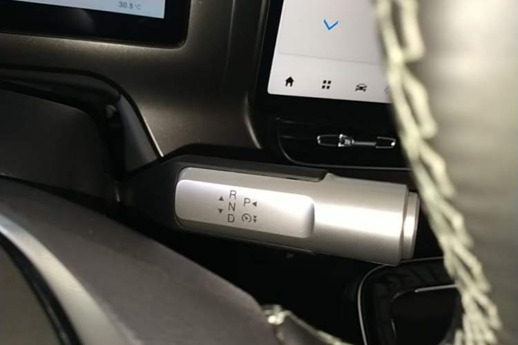 Used AION V 2023 Plus 70 Smart Enjoyment Seven-Seater Edition Ternary Lithium Gear Lever