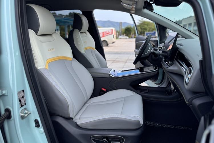 Used AION V 2023 Plus 70 Smart Tech Edition Lithium Iron Phosphate Interior 10