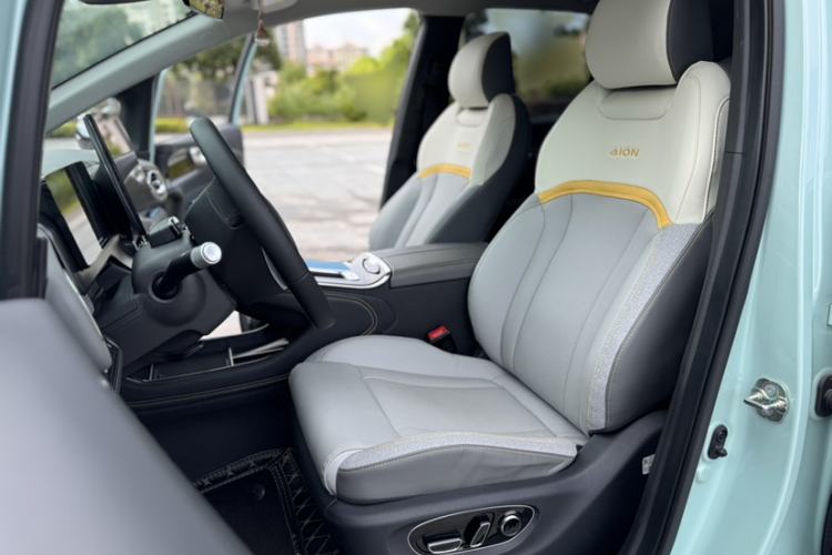 Used AION V 2023 Plus 70 Smart Tech Edition Lithium Iron Phosphate Interior 3