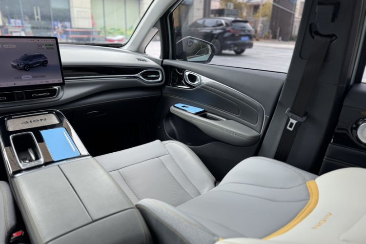 Used AION V 2023 Plus 70 Smart Tech Edition Lithium Iron Phosphate Interior 6