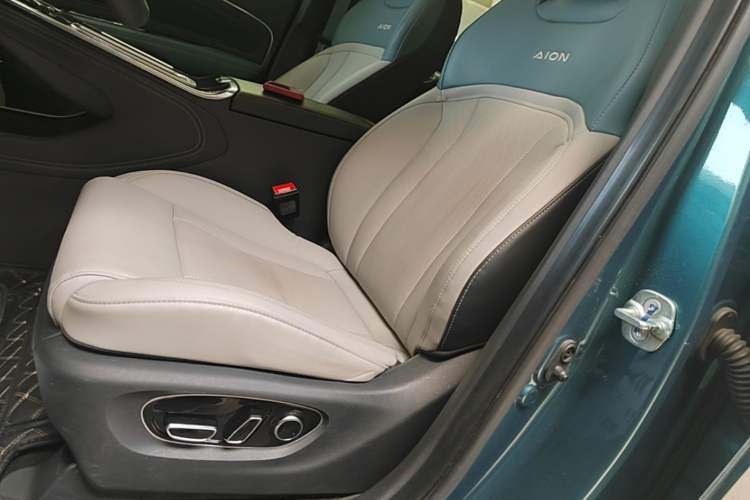 Used AION V 2023 Plus 70 Smart Enjoyment Seven-Seater Edition Ternary Lithium Left Front Seat
