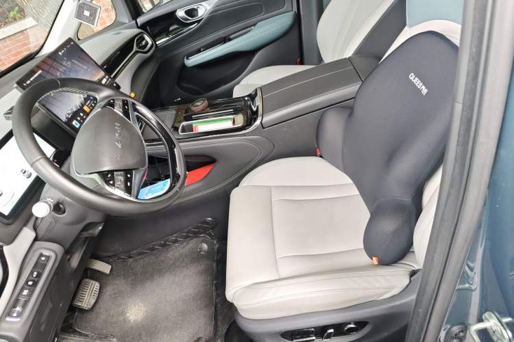 Used AION V 2023 Plus 70 Smart Enjoyment Seven-Seater Edition Ternary Lithium Left Front Seat