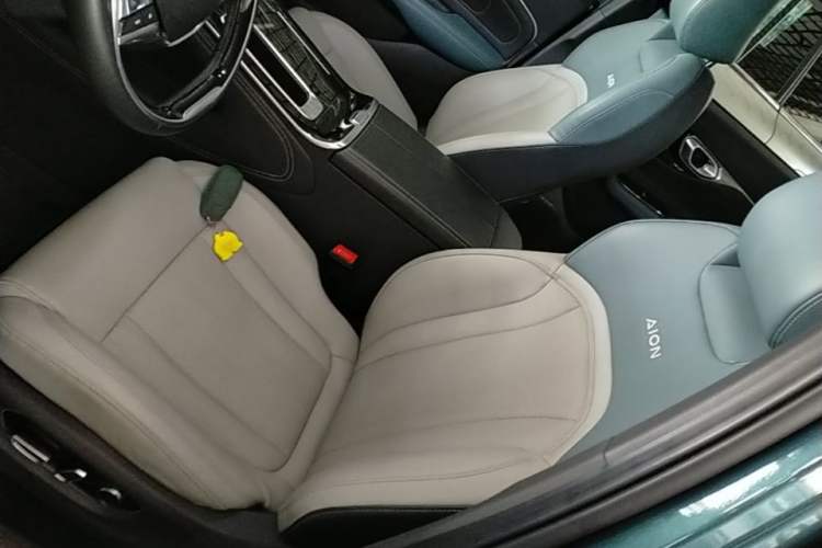 Used AION V 2023 Plus 70 Smart Enjoyment Seven-Seater Edition Ternary Lithium Left Front Seat