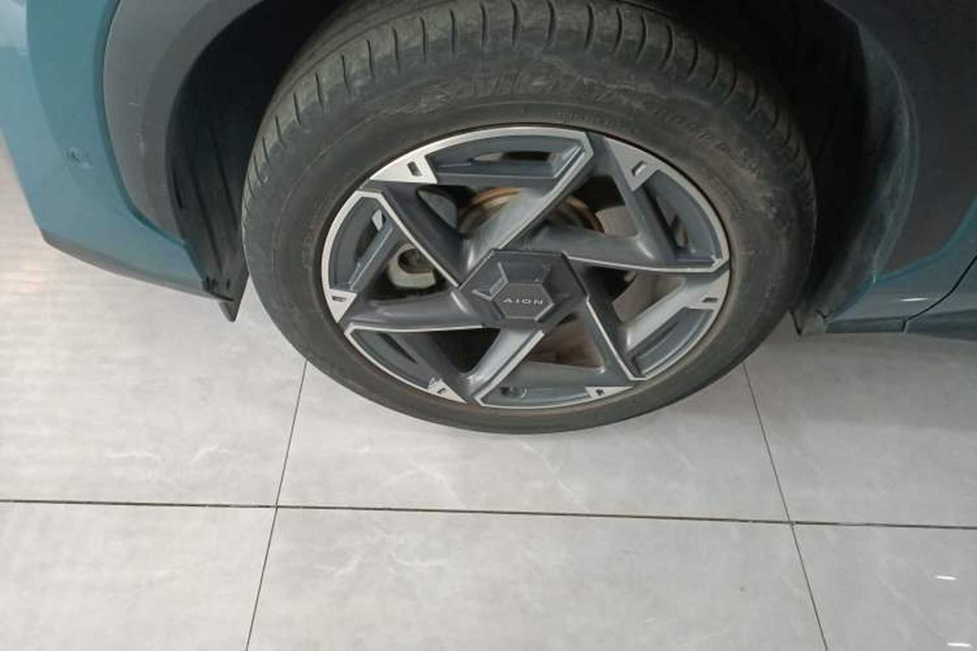 Used AION V 2023 Plus 70 Smart Enjoyment Seven-Seater Edition Ternary Lithium Left Front Wheel Hub