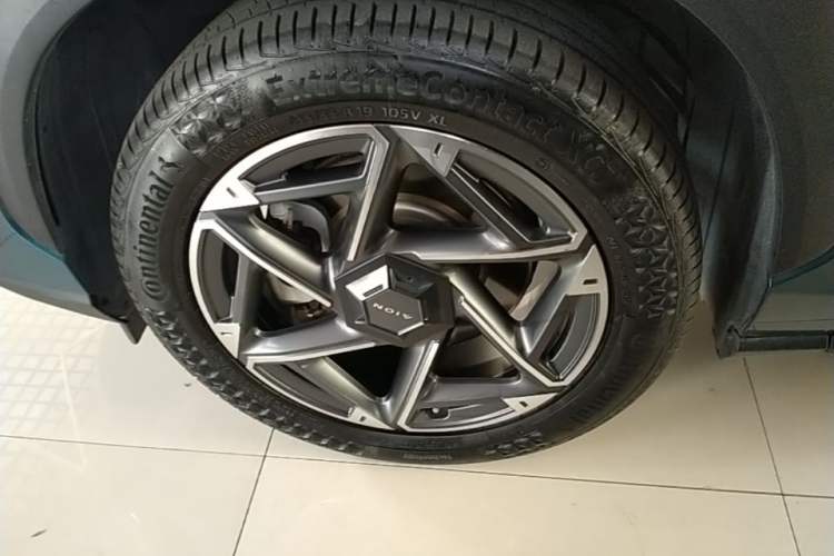 Used AION V 2023 Plus 70 Smart Enjoyment Seven-Seater Edition Ternary Lithium Left Front Wheel Hub