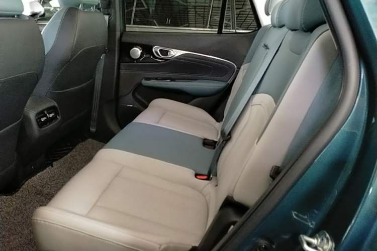 Used AION V 2023 Plus 70 Smart Enjoyment Seven-Seater Edition Ternary Lithium Left Rear Seat