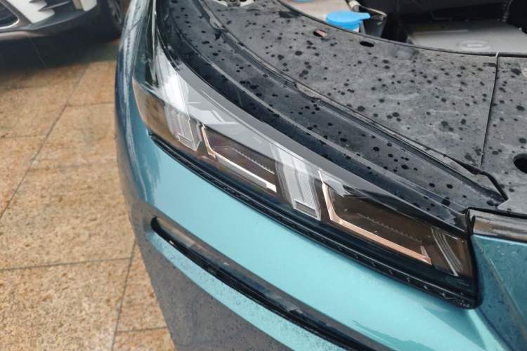 Used AION V 2023 Plus 70 Smart Enjoyment Seven-Seater Edition Ternary Lithium Right Front Headlight