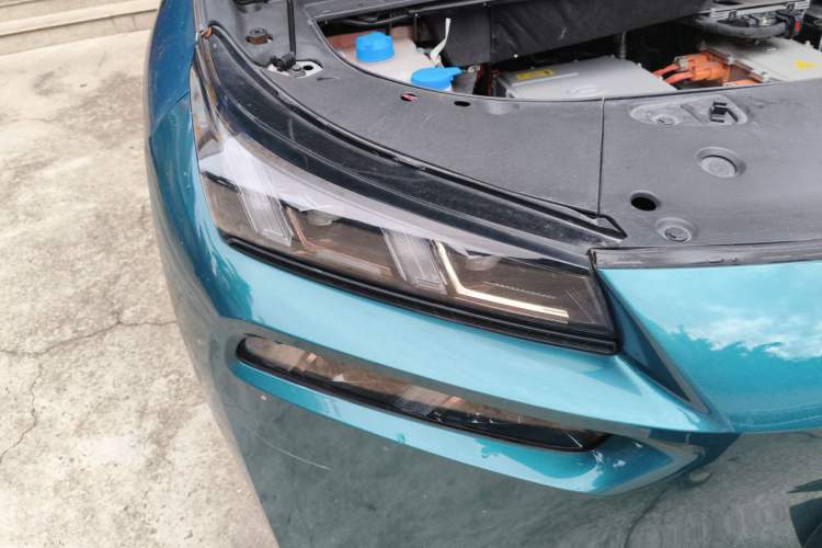 Used AION V 2023 Plus 80 Smart Enjoyment Seven-Seater Edition Ternary Lithium Right Front Headlight