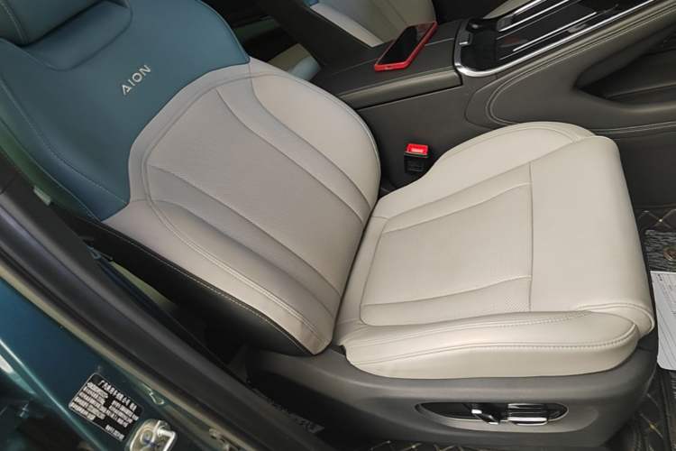 Used AION V 2023 Plus 70 Smart Enjoyment Seven-Seater Edition Ternary Lithium Right Front Seat