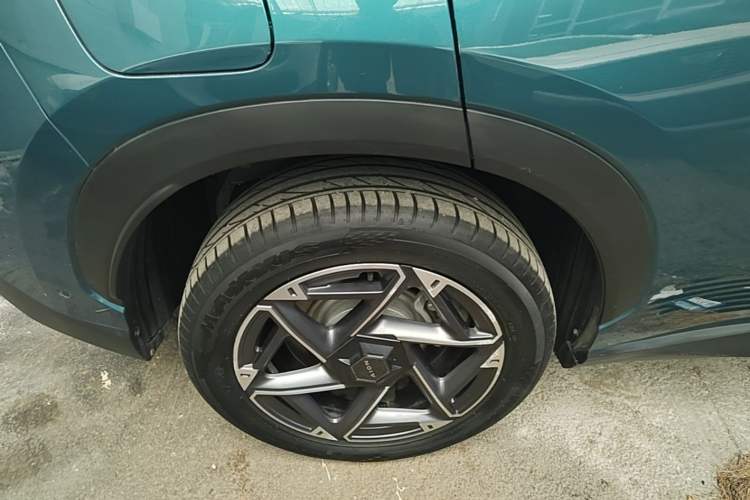 Used AION V 2023 Plus 70 Smart Enjoyment Seven-Seater Edition Ternary Lithium Right Rear Wheel Hub