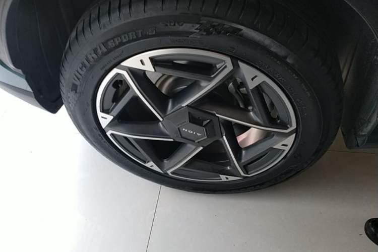 Used AION V 2023 Plus 70 Smart Enjoyment Seven-Seater Edition Ternary Lithium Right Rear Wheel Hub