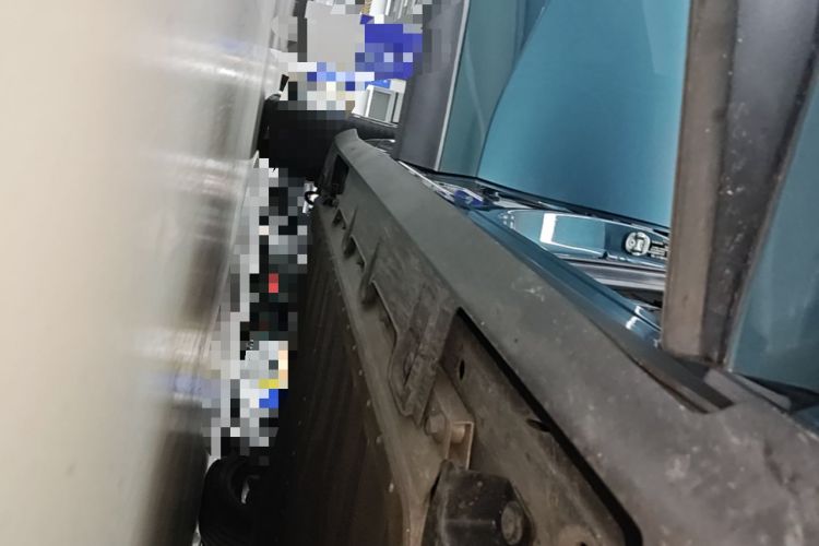 Used AION V 2023 Plus 70 Smart Tech Edition Lithium Iron Phosphate Right Side Sill