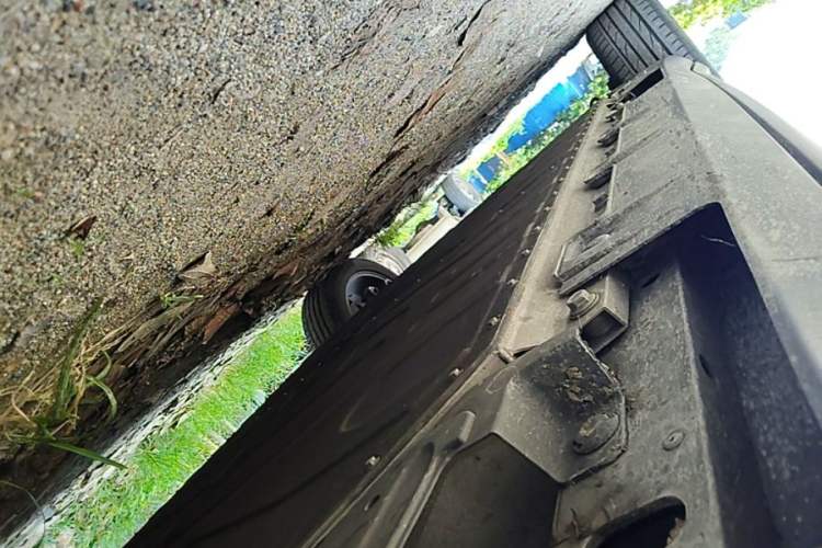 Used AION V 2023 Plus 70 Smart Tech Edition Lithium Iron Phosphate Right Side Sill
