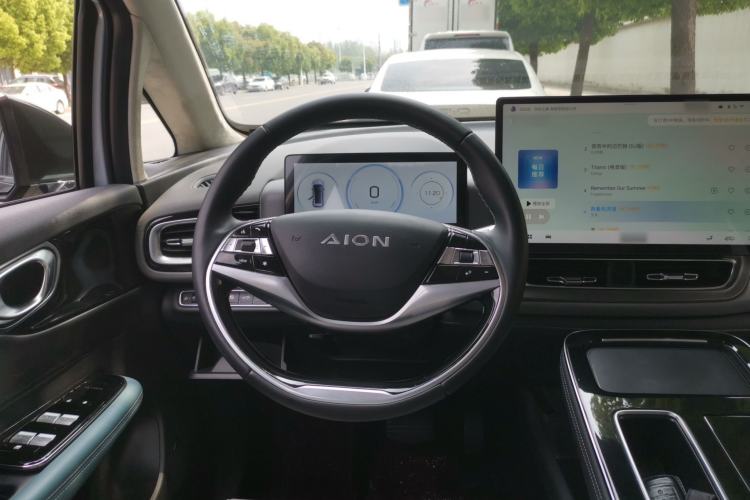 Used AION V 2023 Plus 70 Super Fast Charging Version Ternary Lithium Steering Wheel