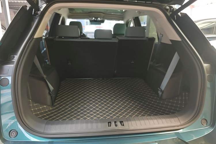Used AION V 2023 Plus 70 Smart Enjoyment Seven-Seater Edition Ternary Lithium Trunk