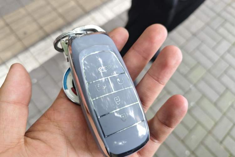 Used AION V 2023 Plus 70 Smart Enjoyment Seven-Seater Edition Ternary Lithium Vehicle Key