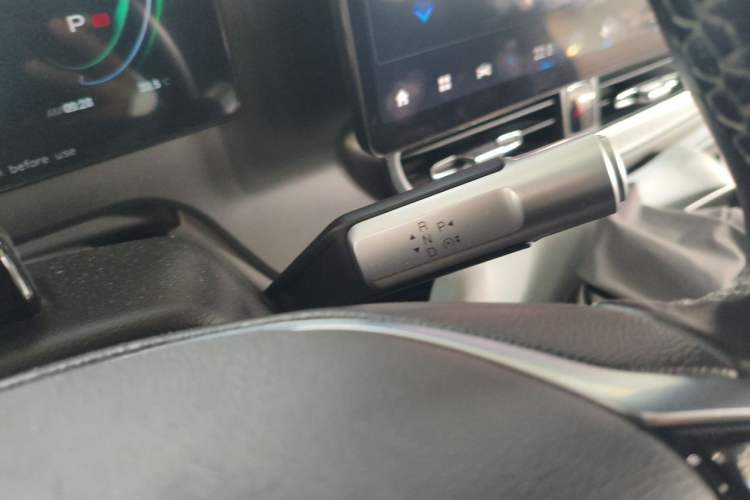 Used AION V 2023 Plus 80 Smart Enjoyment Seven-Seater Edition Ternary Lithium Gear Lever