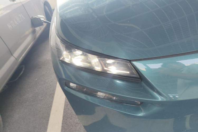 Used AION V 2023 Plus 80 Smart Enjoyment Seven-Seater Edition Ternary Lithium Right Front Headlight