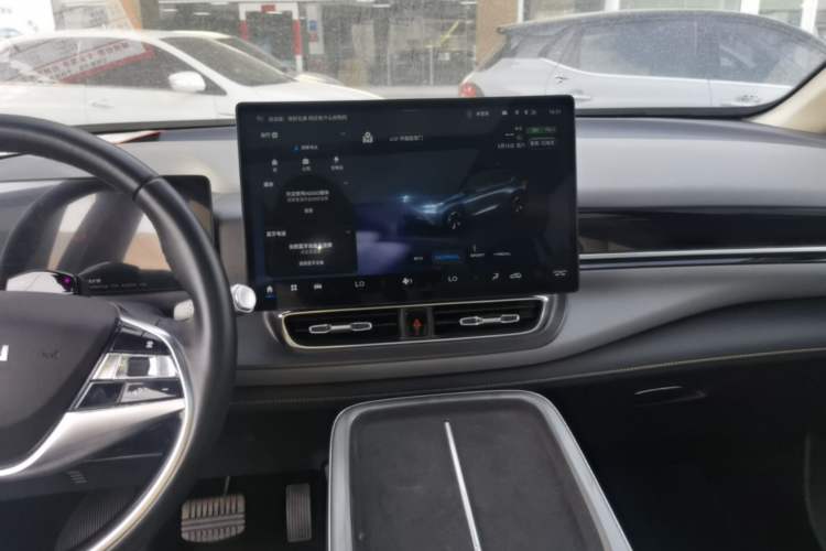 Used AION V 2023 Plus 70 Smart Tech Edition Ternary Lithium Audio And AC Panel