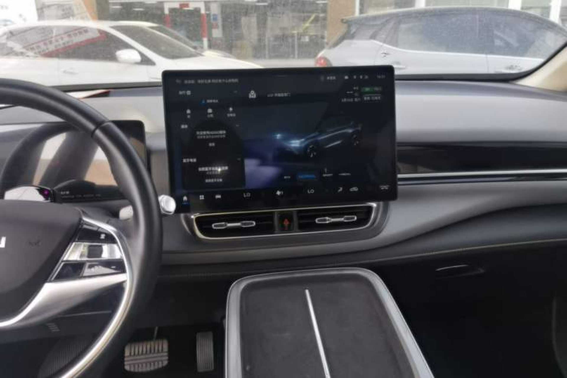 Used AION V 2023 Plus 70 Smart Tech Edition Ternary Lithium Audio And AC Panel