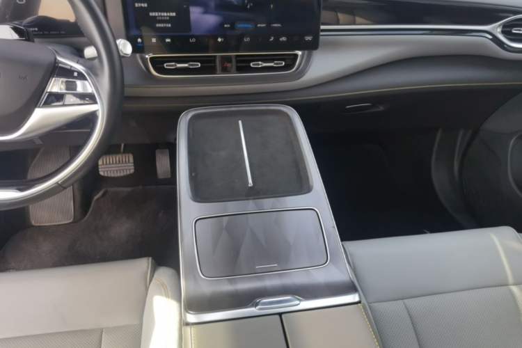 Used AION V 2023 Plus 70 Smart Tech Edition Ternary Lithium Gear Lever